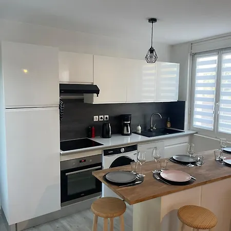 T4 Lumineux Proche Centre & Des Grands Buffets 2 Etoiles * Narbona