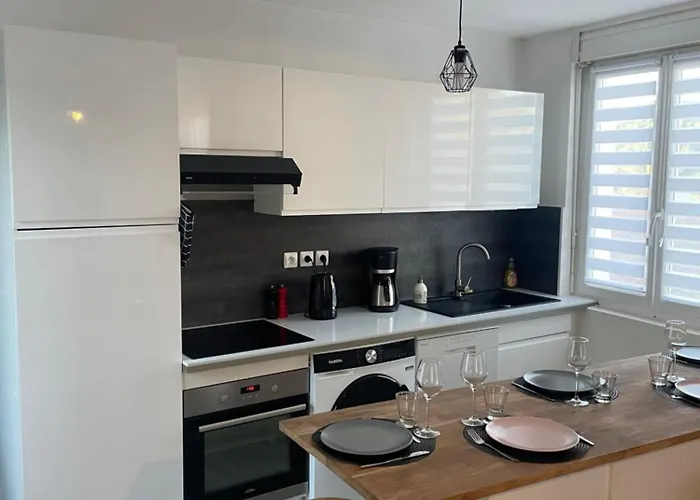 T4 Lumineux Proche Centre & Des Grands Buffets 2 Etoiles * Narbona